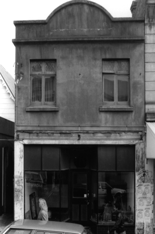 Photo showing 1920s shopfront (Image: WCC Heritage Inventory 1995)