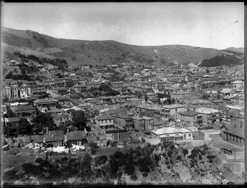 c.1908 – 10	View across Mount Victoria with Roxburgh Street in the foreground. National Library reference: Part 3 of a 6 part panorama of Wellington city. Smith, Sydney Charles, 1888-1972 :Photographs of New Zealand. Ref: 1/1-019587-G. Alexander Turnbull Library, Wellington, New Zealand. http://natlib.govt.nz/records/23192475