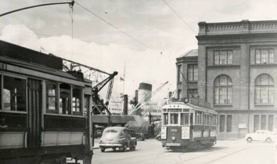 Creator unknown :Photograph of Bunny Street, Wellington. Ref: PAColl-9042. Alexander Turnbull Library, Wellington, New Zealand. http://natlib.govt.nz/records/22834686