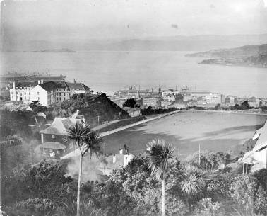 1932 - View of Wellington, looking over Kelburn Park and Weir House. Negatives of the Evening Post newspaper. Ref: 1/2-107071-F. Alexander Turnbull Library, Wellington, New Zealand. http://natlib.govt.nz/records/22343384