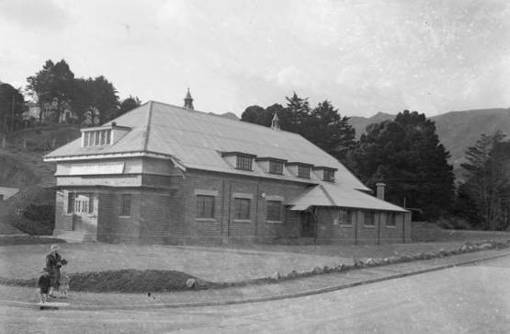 1930 - Town Hall, Ngaio, Wellington. Negatives of the Evening Post newspaper. Ref: EP-2486-1/2-G. Alexander Turnbull Library, Wellington, New Zealand. http://natlib.govt.nz/records/22453381