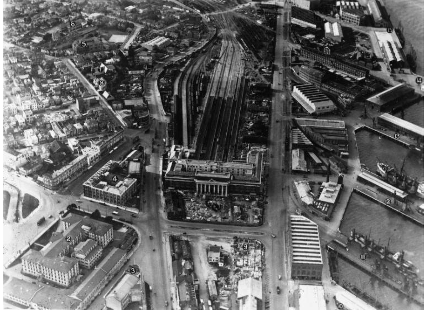 1936 aerial photo that shows the Wellington Railway Station with Maritime House and Shed 35 to the right. National Library reference: Wellington Railway Station and surrounding area. Evening post (Newspaper. 1865-2002) :Photographic negatives and prints of the Evening Post newspaper. Ref: 1/2-025429-F. Alexander Turnbull Library, Wellington, New Zealand. http://natlib.govt.nz/records/22881710